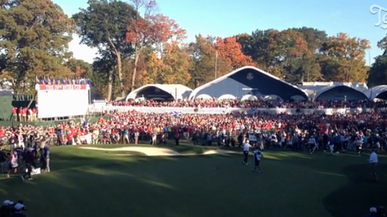 Martin Kaymer's putt as seen from the crowd.