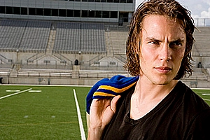 Tim-promotional-photos-season-1-tim-riggins-7736405-400-267