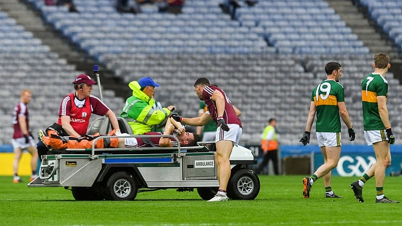 15 July 2018; Galway captain Damien Comer shows his support to injured team-mate Paul Conroy as he is helped off the field during the GAA Football All-Ireland Senior Championship Quarter-Final Group 1 Phase 1 match between Kerry and Galway at Croke Park, Dublin. Photo by Piaras O Midheach/Sportsfile