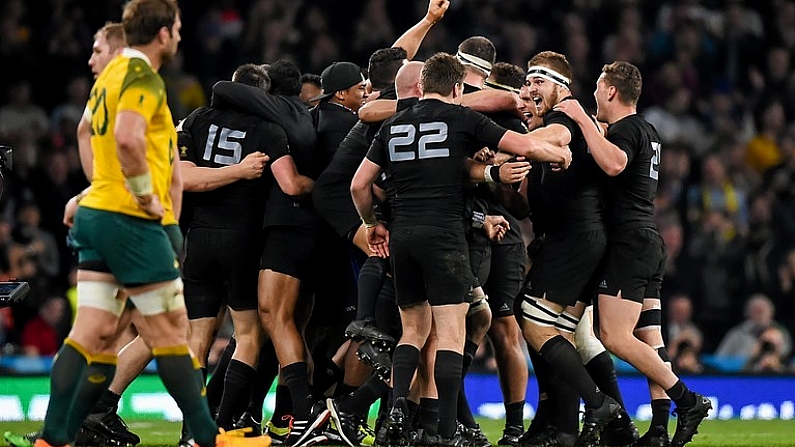 31 October 2015; New Zealand players celebrate their victory. 2015 Rugby World Cup Final, Australia v New Zealand. Twickenham Stadium, Twickenham, London, England. Picture credit: Stephen McCarthy / SPORTSFILE