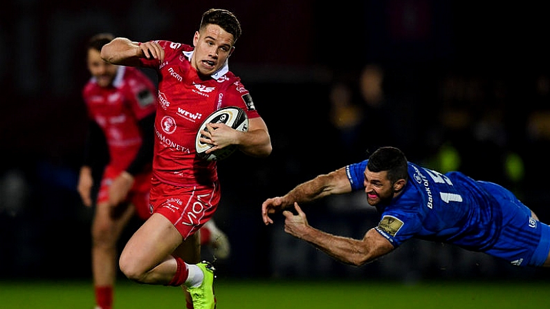 25 January 2019; Kieran Hardy of Scarlets gets away from Rob Kearney of Leinster during the Guinness PRO14 Round 14 match between Leinster and Scarlets at the RDS Arena in Dublin. Photo by Piaras O Midheach/Sportsfile