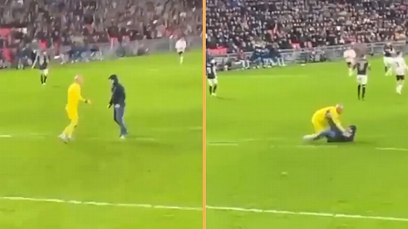 Watch: Sevilla Goalkeeper Wrestles Idiot Fan