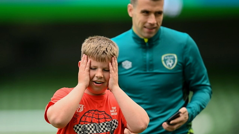 seamus coleman Ukrainian children ireland training