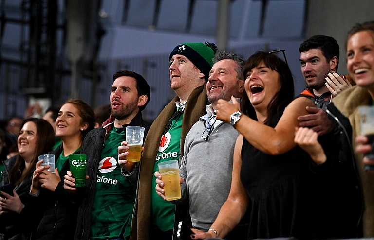 Irish rugby fans pints