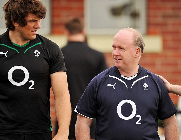 Declan Kidney gives Donncha O'Callaghan advice 