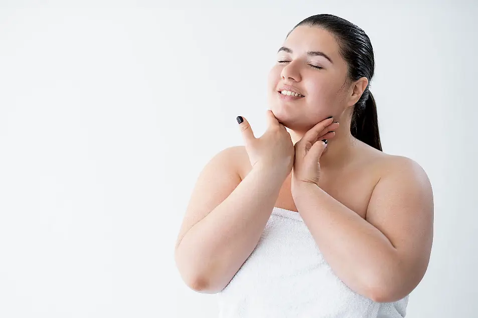 woman applying moisturiser