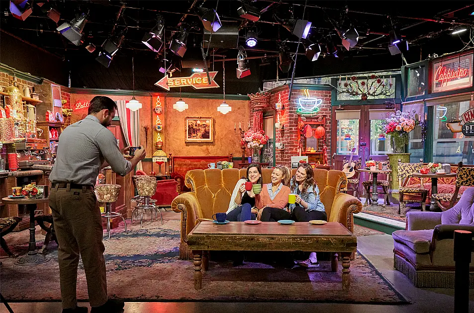 The Friends couch and Central Perk set at Warner Brothers Studios