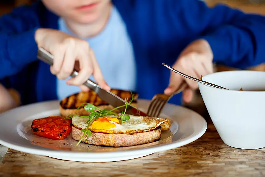 Wholewheat toast and an egg