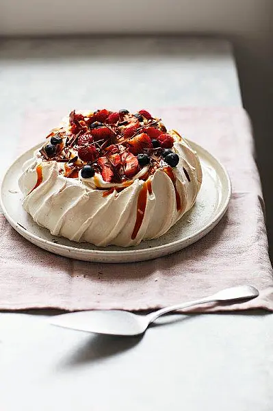 Salted caramel pavlova