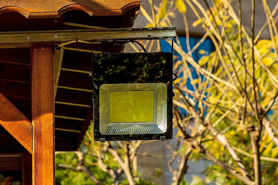 A garden floodlight (Alamy/PA)