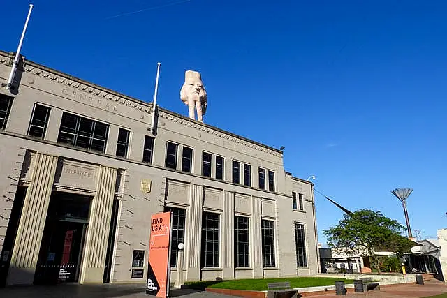 New Zealand Giant Hand