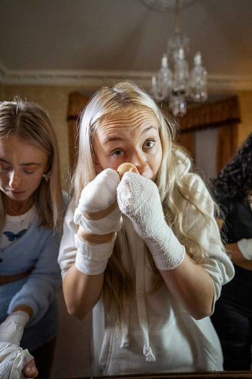 Irish Tiktok Stars Live With Hands Bandaged Up To Raise Awareness For Skin Disease