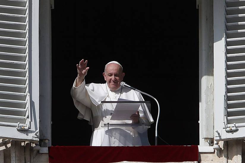 Vatican Experts’ Concern Over Pope’s Decision To Forgo Face Covering