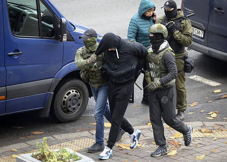 Police Carrying Clubs Arrest More Than 500 Protesters In Belarus