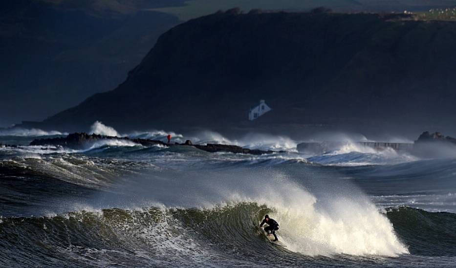 Met Éireann Warning For Strong Winds In Coastal Counties