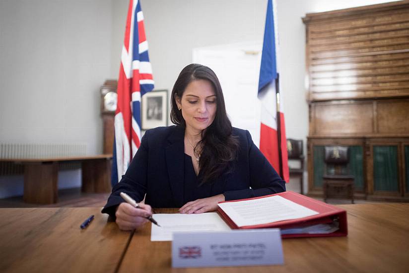 Uk And France Sign Agreement To Curb Migrant Crossings In English Channel