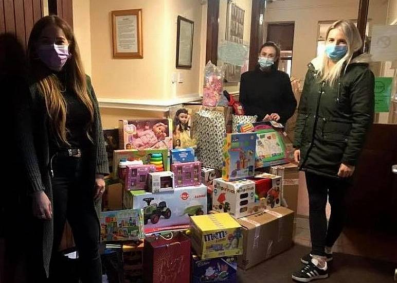 Santa Claus Anonymous: Irish Mothers' Lockdown Project Delivers Toys To Hundreds