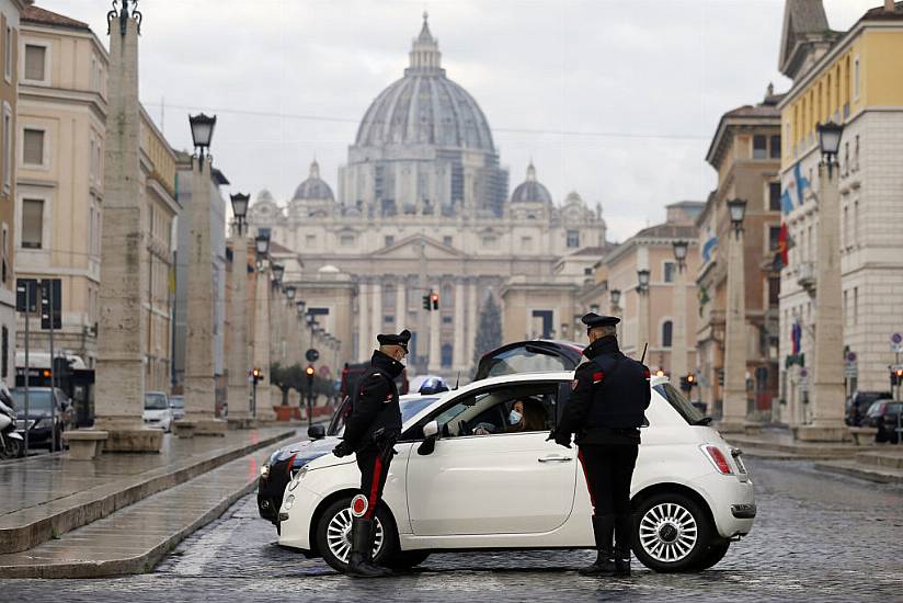 Police In Italy Enforce Restrictions On Christmas Gatherings Of Families