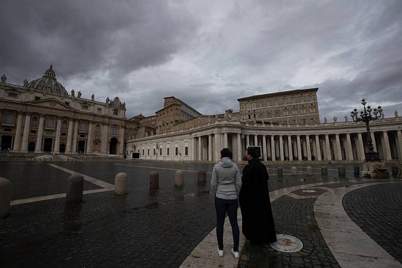 Pope Pushes Through Nerve Pain To Give New Year’s Blessing