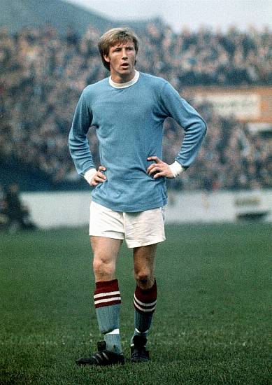 Manchester City Players To Pay Shirt Tribute To Former Midfielder Colin Bell