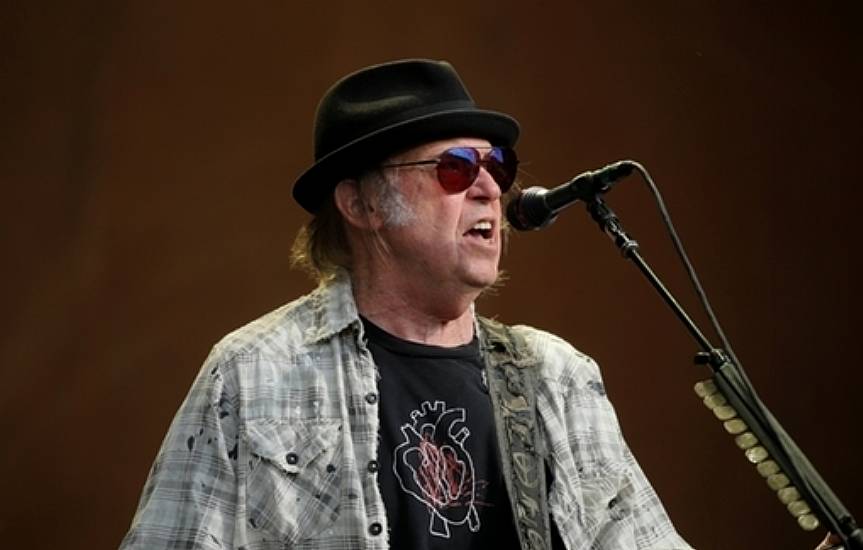 Neil Young Sells 50% Of Song Catalogue To Hipgnosis