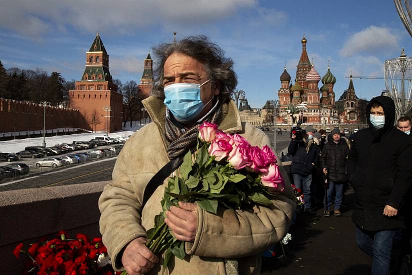 Russians Lay Flowers To Mark Opposition Leader’s Killing