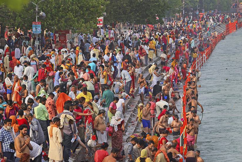 Huge Gatherings At India’s Hindu Festival As Virus Surges