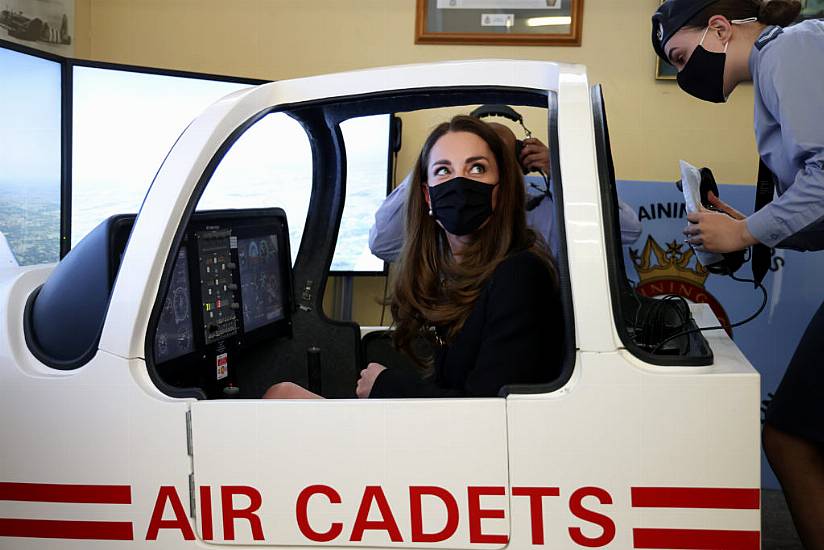 Kate Takes Pilot’s Seat To Show Off Aerial Skills