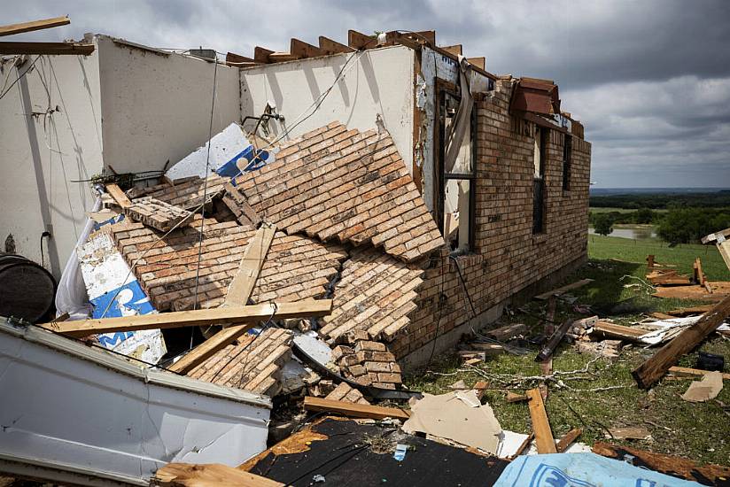 Wind And Rain Continue To Pound Us South Amid Flood Fears