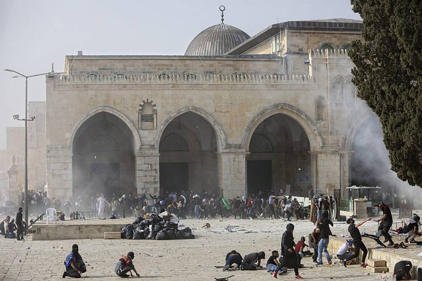 Israeli Police And Palestinians Clash At Holy Site In Jerusalem