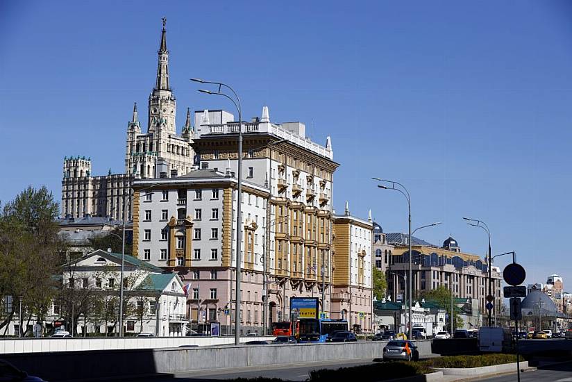 Kremlin-Imposed Cuts At Us Embassy Limits Services For Thousands