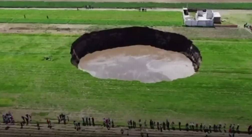 In Video: Sinking Feeling For Householders As Hole Opens Up In Mexico