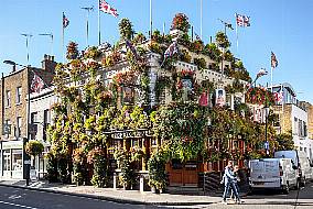 People Are Loving Buildings Covered In Flowers – And We Can See Why