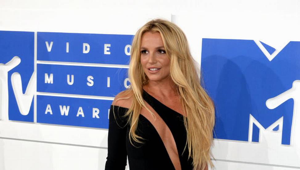 Britney Spears Shares Topless Picture Amid Conservatorship Battle