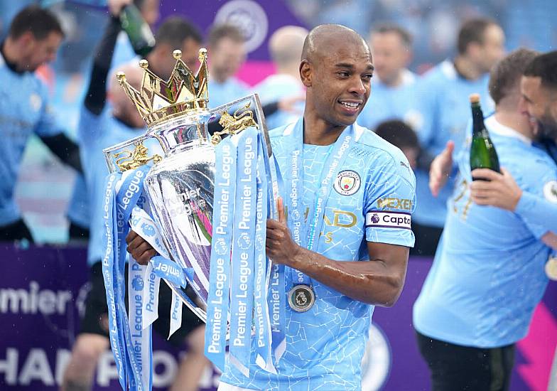 Fernandinho Signs New One-Year Deal At Manchester City