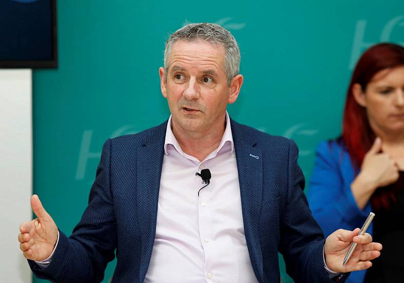 Close To 1,000 New Covid Cases Expected Today, Hse Chief Says