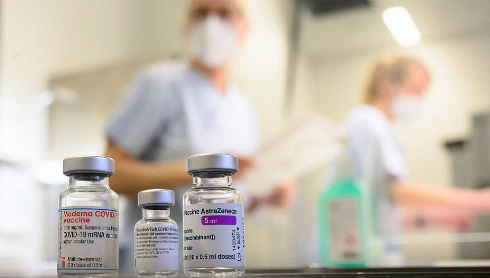 Some Skeptical Us Hospital Workers Choose Dismissal Over Vaccine