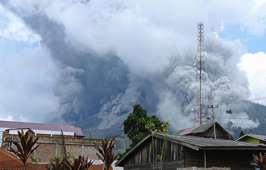 Indonesia’s Sinabung Volcano Spews Ash 4,500 Metres Into Atmosphere