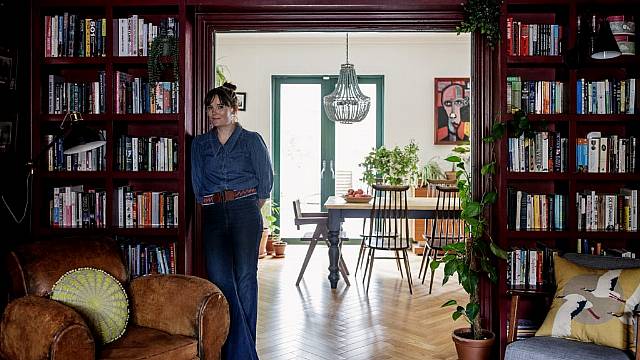 This Striking Library Wall Maximises Space And Makes This House A Home