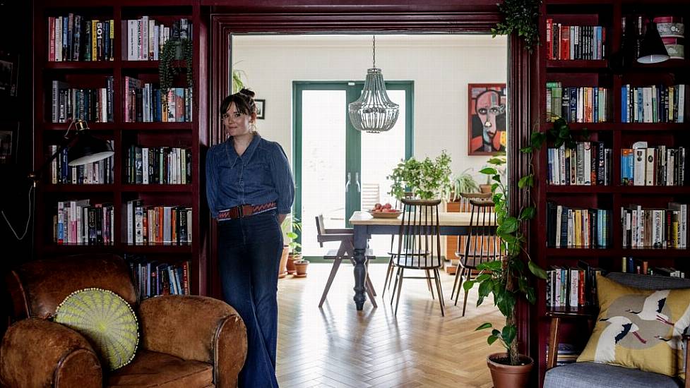 This Striking Library Wall Maximises Space And Makes This House A Home