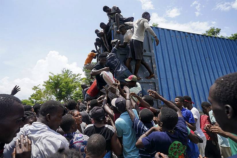 Haitian Quake Victims Rush Aid Sites To Take Food And Supplies