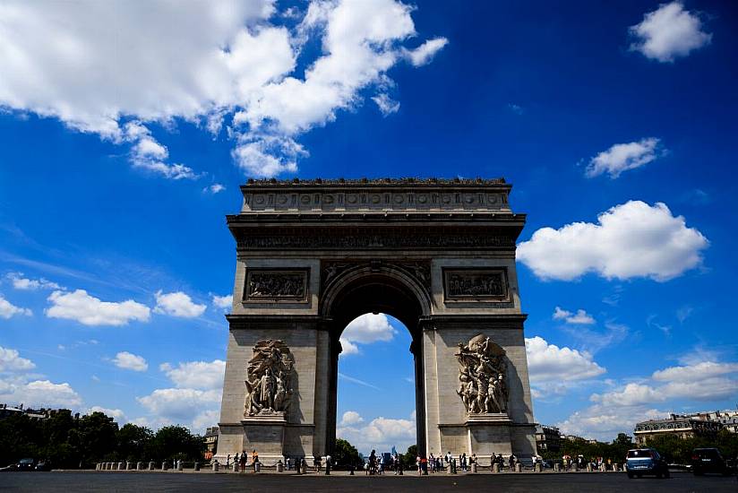 Arc De Triomphe To Be Wrapped In Fabric For Posthumous Artwork