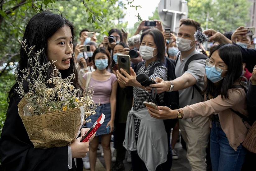 Bystanders Harass Chinese Woman In #Metoo Case Outside Court