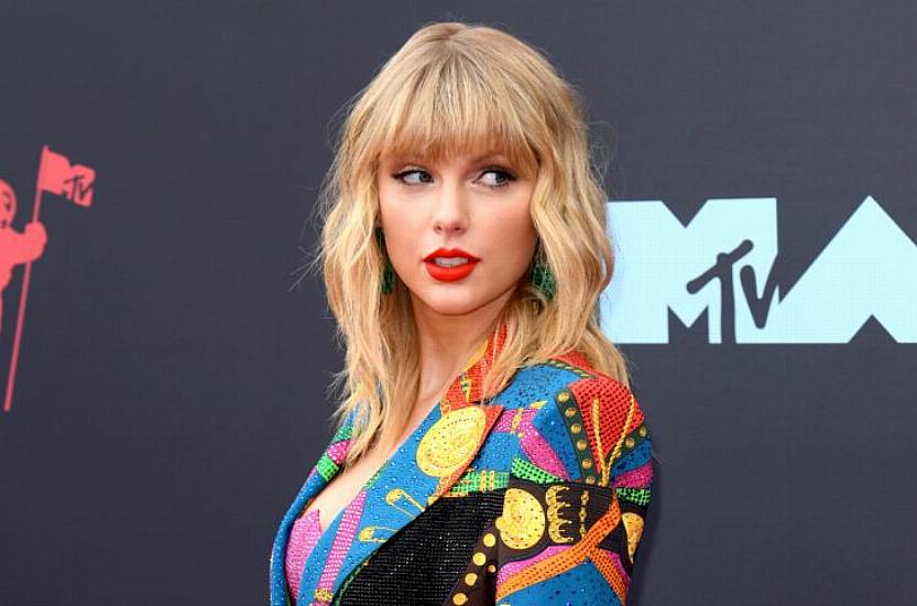 Taylor Swift Surprises Fans With New Version Of Wildest Dreams