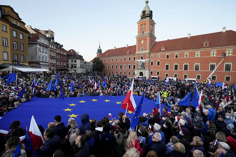 Poles Rally To Defend Eu Membership