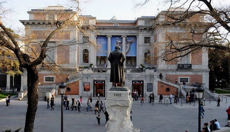 Spanish Poisoning Survivors Threaten Suicide Inside Madrid Art Gallery