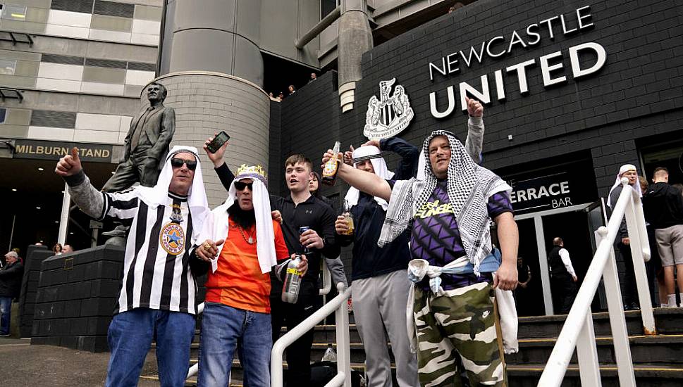 Newcastle Say Fans Can Wear Arab-Style Clothing At Matches