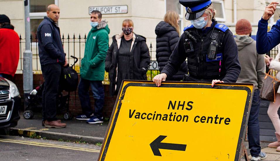 Uk’s First Omicron Death ‘Was Unvaccinated Conspiracy Theorist’