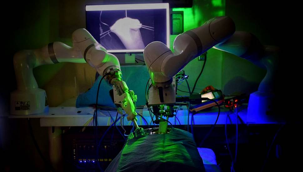 Robot Performs Keyhole Surgery On Pig Without Human Help For First Time