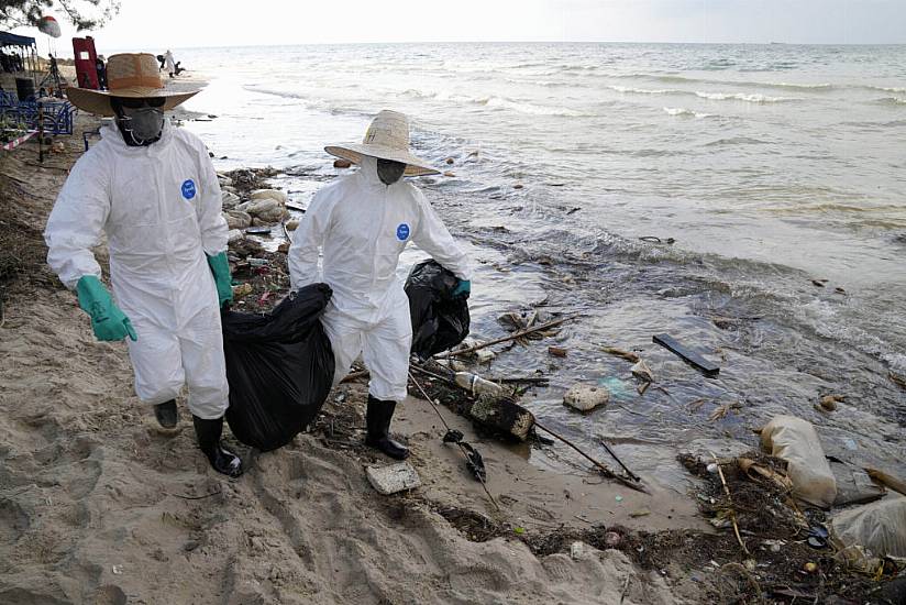 Favourable Weather And Clean-Up Keep Oil Slick Away From Thai Resort Island